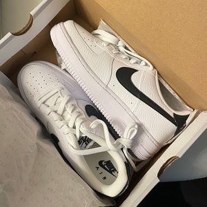 BRAND NEW Nike Air Force 1 6.5Y / women’s 8